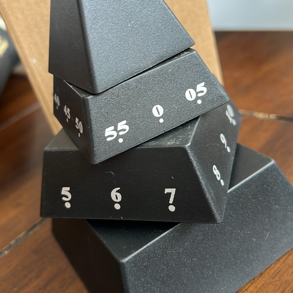 Time Pyramid Clock NIB - Picture 6 of 7